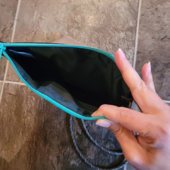 KAVU,‎ Twofold/Bi-Fold Clutch with Crossbody Strap, Tropical and Tan - Picture 6 of 8